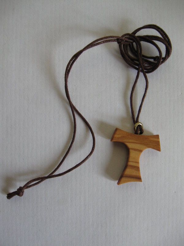 Tau-Kreuz, Olivenholz, 4 cm mit Kordel